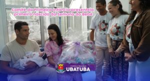 Comitê presenteia primeiro nascido da Semana do Bebê